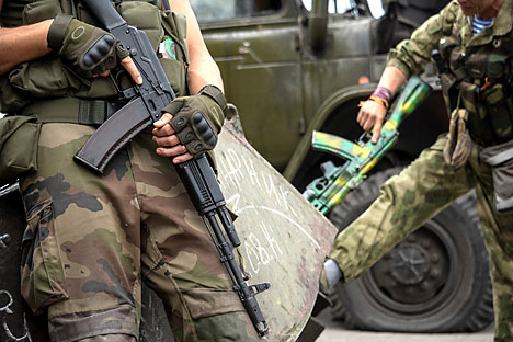 Un periodista ruso viaja al sudeste del país  junto con los milicianos. Fuente: AP
