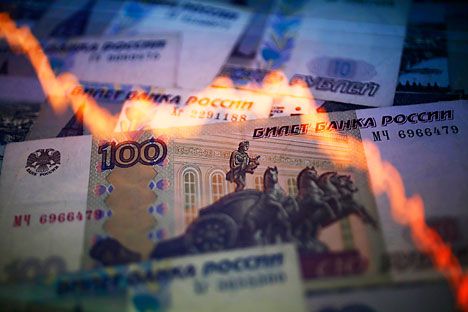O Banco Central explicou que a queda do rublo ocorreu devido a dois fatores básicos: redução dos preços do petróleo e acesso limitado aos mercados de capitais externos Foto: Reuters