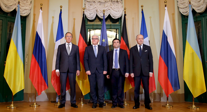 El ministro de Exteriores alemán, Frank-Walter Steinmeier (segundo por la izquierda), recibe al francés Laurent Fabius (a la derecha), al ruso Serguéi Lavrov (a la izquierda) y al ucraniano Pavlo Klimkin (segundo a la derecha) en Berlín. Fuente: AP 