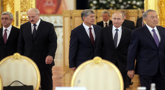 Presidentes de Armenia, Bielorrusia, Kirguistán, Rusia y Kazajstán en la cumbre de la Unión Euroasiática, Moscú, 2014. Fuente: AP
