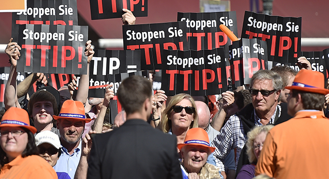 Protesta en contra del TTIP en Düsseldorf, Alemania. Fuente: AP