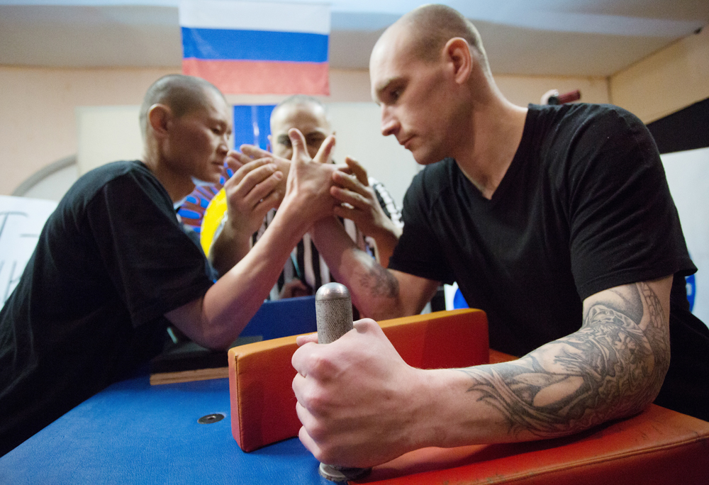 Competiciones de pulsos en una cárcel rusa