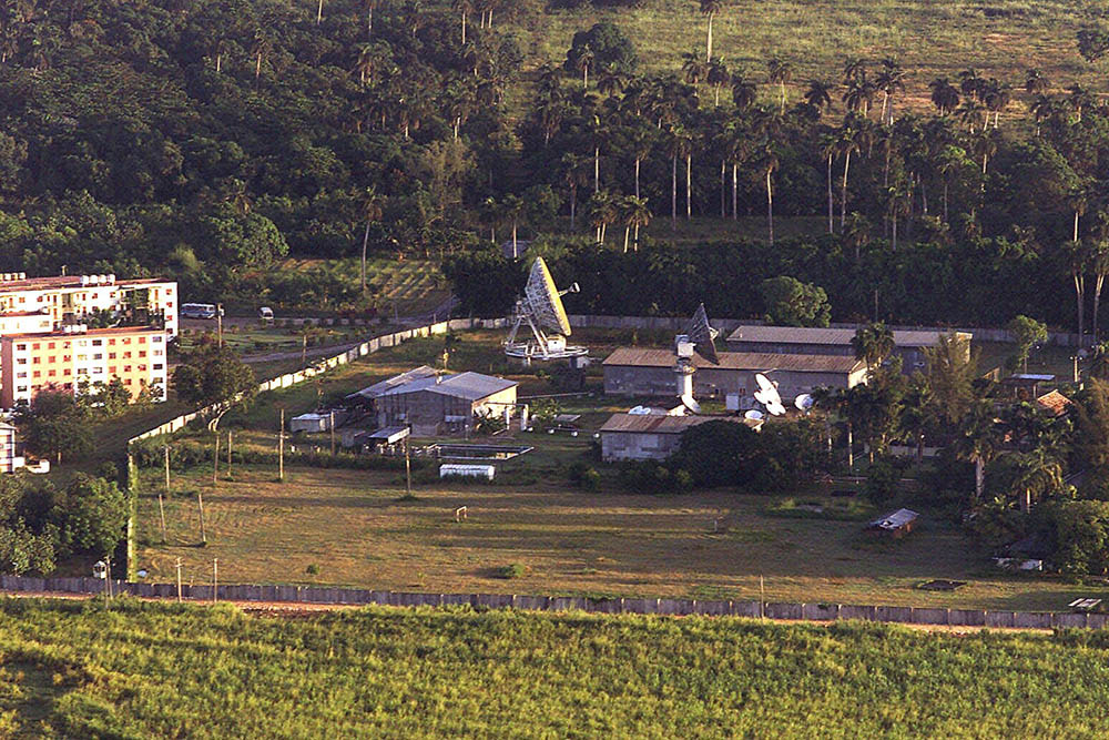 El centro radioelectrónico de Lourdes, Cuba.  