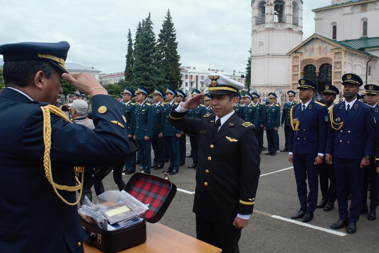 Gracias al Convenio de Admisión firmado entre Perú y Rusia en 2011, más de setenta cadetes peruanos están cursando la carrera militar en Rusia.