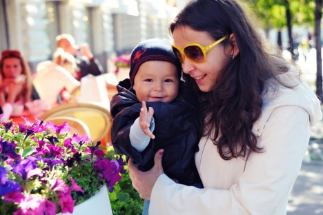 Evguenia Lazareva avec son fils Fedor. Source : service de presse