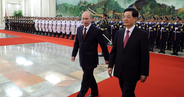 « Nous avons convenu de renforcer la coopération dans le domaine militaire et la sphère de l'application des lois et de la sécurité », a déclaré le président Hu Jintao lors d'une conférence de presse commune avec Vladimir Poutine à Pékin. Crédit phot