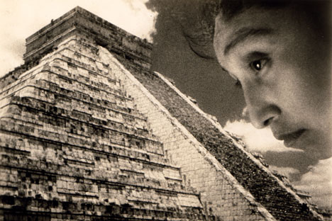 La pyramide, le profil. Photographie n & b réalisée lors du tournage du film de Sergueï Eisenstein « Que viva Mexico !", 1931-1932 Tirage argentique d´époque. Photographe non identifié. Source : service de presse
