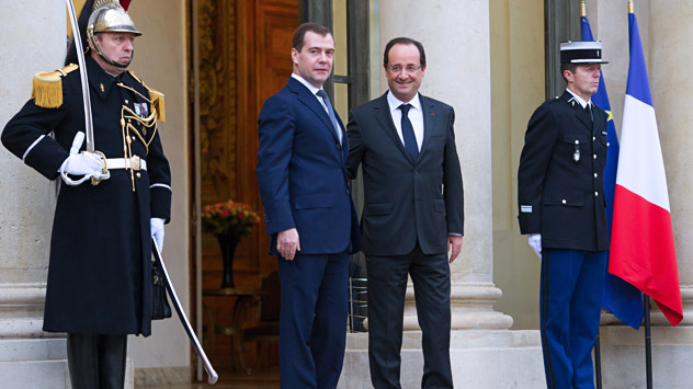 François Hollande reçoit Dmitri Medvedev à l'Elysée, le 27 novembre 2012. Crédit : AFP/East News