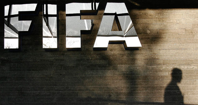  La FIFA abordera le problème au cours de sa première session en 2013 et changera probablement les règles pour toutes les ligues du monde. Crédit : AP