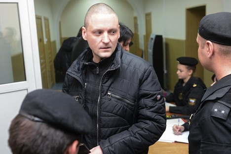 Conformément à la décision du tribunal, Sergueï Oudaltsov devra rester dans son appartement jusqu’au 6 avril minimum. Crédit : Iliya Pitalev/RIA Novosti