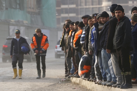  Parmi les infractions les plus fréquentes, HRW constate la retenue de salaire des ouvriers. Crédit : Reuters