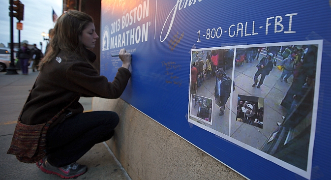 Le 15 avril, deux explosions se sont produites à 12 secondes d'intervalle près de la ligne d'arrivée du marathon international de Boston, faisant trois morts et au moins 183 blessés. Crédit : Reuters