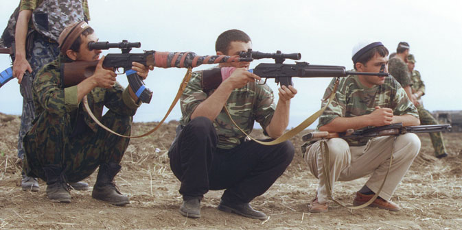 Les bénévoles daguestanais tirent sur des rebelles près de la frontière avec la Tchétchénie. Crédit photo : PhotoXPress