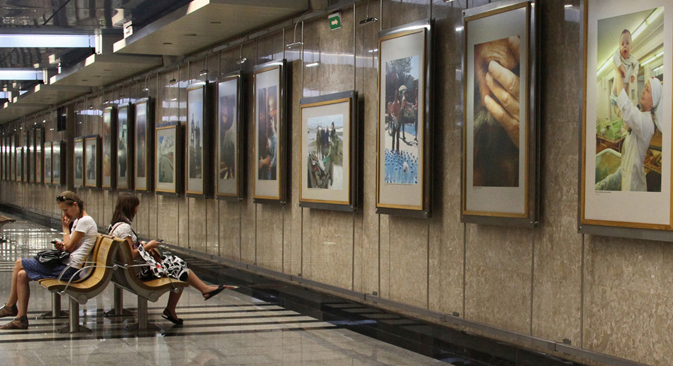 Située dans la station du métro de Moscou Vystavotchnaïa, dans le quartier d’affaires Moskva-City, la galerie de photographie Métro peut rivaliser avec les salles d’expositions les plus fréquentées de la capitale russe. Crédit : Itar-Tass