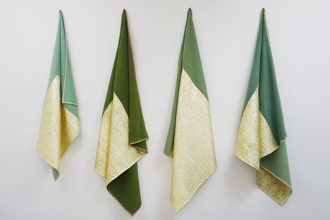 Les couvertures tissées d'or d'Edith Dekyndt, artiste minimaliste. Source : Service de presse