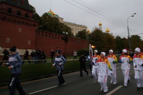 De Moscou a Sôtchi, tocha olímpica percorrerá mais que 65 mil quilômetros Foto: AP
