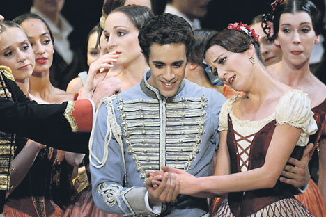 Les danseurs français Mathias Heymann et Ludmila Pagliero dans le ballet Paquita. Crédit photo : AFP / EastNews