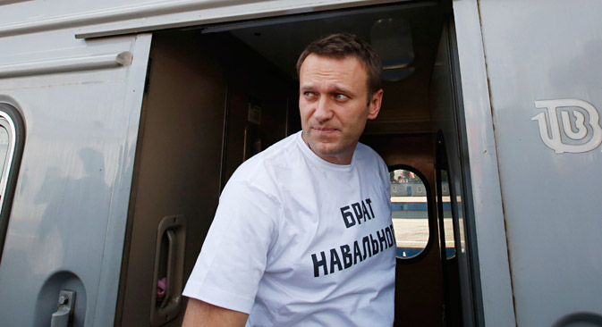 Fin octobre Alexeï Navalny (sur la photo) et son frère Oleg se sont engagés à ne pas quitter le pays. L'inscription sur le tee-shirt "Le frère de Navalny". Crédit : Reuters