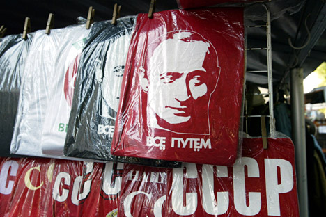Les magasins de cadeaux russes proposent une série d’articles liés à Vladimir Poutine. Crédit : PhotoXPress