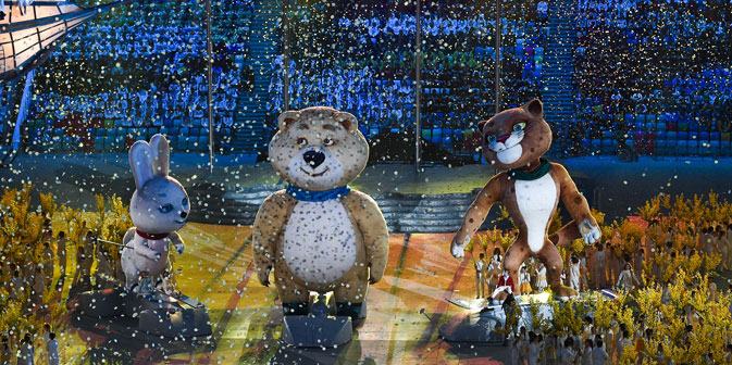 L’Ours Mishka, le Lapin et le Léopard ont éteint la flamme olympique. Crédit : Alexander Vilf / RIA Novosti