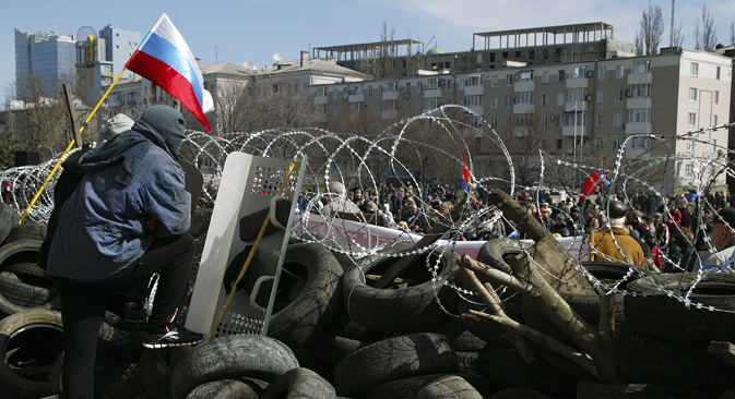 Des barricades à Donetsk. Crédit : AP