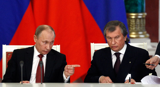 Le président russe Vladimir Poutine (à gauche) et le directeur de la société Rosneft Igor Setchine. Crédit : Reuters