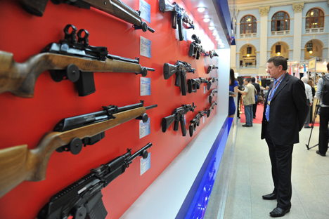 Embora esteja focando em mercados de armamento civil, a Kalashnikov não pretende diminuir a produção militar Foto: PhotoXPress