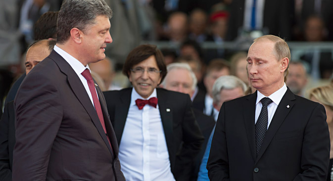De g. à dr.: le président ukrainien Petro Porochenko et le président russe Vladimir Poutine. Crédit : Reuters