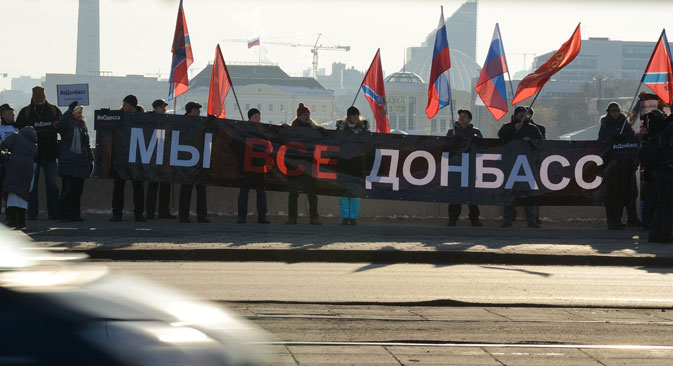 Teilnehmer der Vereinung "Wir sind Donbass" während der Demo in Jekaterinburg. Foto: PhotoXPress