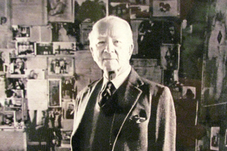 Nikolaï Vyroubov dans son appartement avenue d'Iéna.