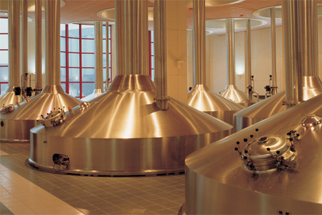 Fabrication de la bière à une usine de Sun InBev.