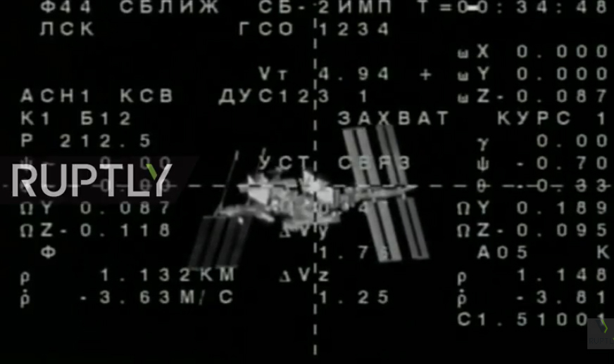 Arrimage du vaisseau Soyouz MS-03 à la Station spatiale internationale. 