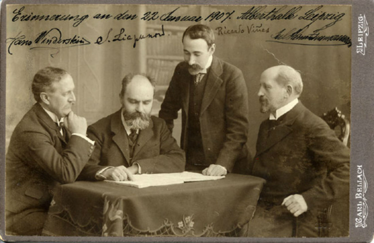 Sergueï Liapounov, pianiste russe (deuxième à gauche).