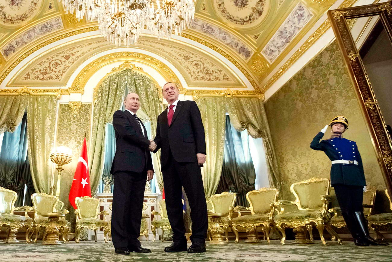 Russian President Vladimir Putin (L) shakes hands with Tayyip Erdogan during a meeting at the Kremlin in Moscow, Russia, March 10, 2017.