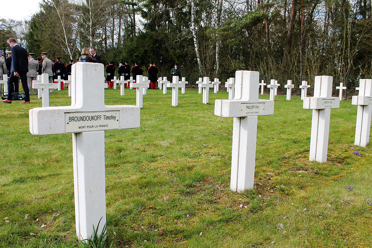 Le cimetière de Saint-Hilaire-le-Grand a recueilli depuis 1917 près d’un millier de corps de soldats russes tombés dans les combats de la Grande guerre, essentiellement durant l’offensive Nivelle.