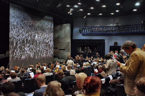 Moskovljani i dalje najviše vole klasičnu glazbu i kazalište. Na fotografiji: opera „Rasputin“ na sceni kazališne kuće „Helikon opera“. Izvor: Komersant.
