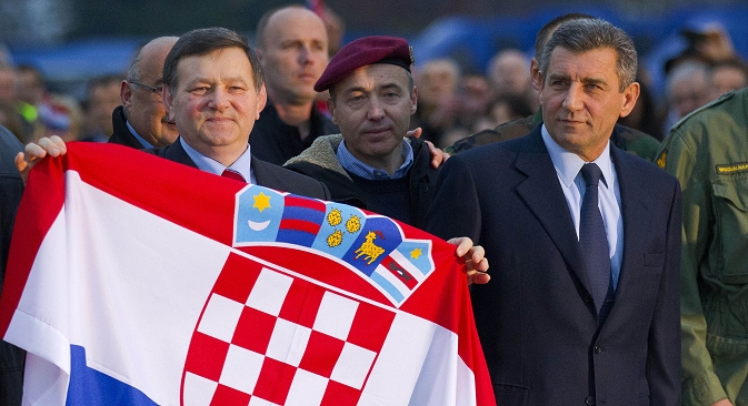 Haški sud je 16. studenog donio oslobađajuću presudu hrvatskim generalima Anti Gotovini i Mladenu Markaču, optuženima za ratne zločine tijekom vojne acije "Oluja". Izvor: Associated Press.