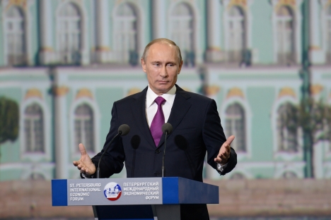 Ruski predsjednik Vladimir Putin drži govor na Peterburškom međunarodnom ekonomskom forumu. Izvor: Aleksej Daničev / RIA „Novosti“