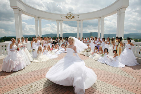 U suvremenoj ruskoj svadbi ističe se prije svega osobnost određenog para. Izvor: Reuters