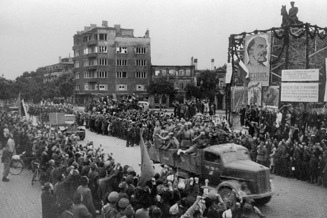 Neostvarene Churchillove želje: građani Sofije 15. rujna 1944. pozdravljaju trupe Crvene armije. Izvor: RIA „Novosti“
