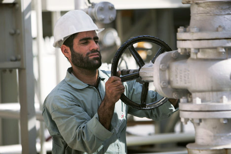 SAD pokušava ne dopustiti robno-naftni posao između Rusije i Irana. Izvor: Reuters