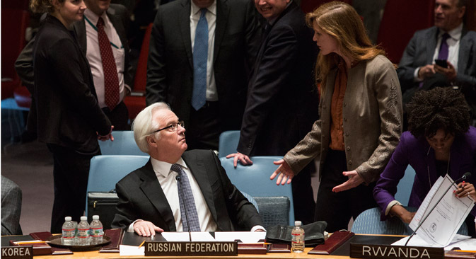 Neposredno pred krimski referendum američka veleposlanica u Vijeću sigurnosti UN-a Samantha Power obraća se ruskom kolegi Vitaliju Čurkinu kako bi mu priopćila da SAD „ne prizna“ spomenuto glasanje. Izvor: Reuters