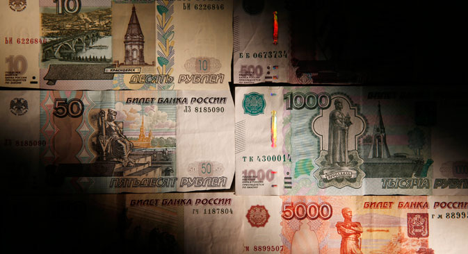 Prema riječima stručnjaka, sadašnje neinterveniranje Banke Rusije je prva provjera djelotvornosti prelaska na plivajući tečaj rublje koji je najavila ruska vlada. Izvor: Reuters 