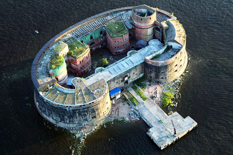 Benteng Wabah, Saint Petersburg. Sumber: masterok.livejournal.com