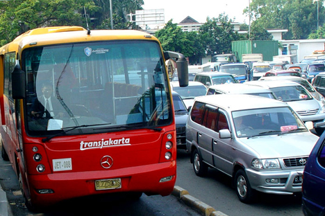 Sampai saat ini sistem transportasi baru yang ditawarkan bagi Jakarta terkesan kaku dan komersil. Foto: Mikhail Tsyganov