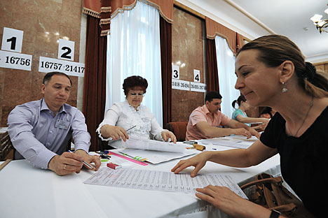 Menurut Interfax, lebih dari 700 warga Ukraina ikut memilih di TPS yang sediakan di Moskow pada 25 Mei 2014. Foto: Sergey Kuznetsov/RIA Novosti 