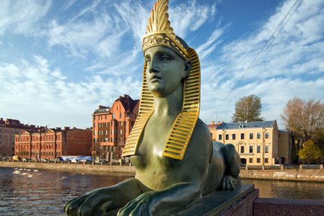 Patung sphinx di Jembatan Mesir di atas Sungai Fontanka. Foto: Lori/Legion Media