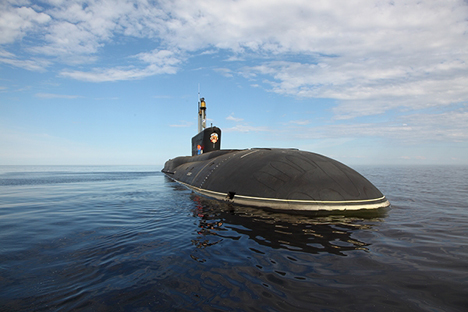 Kapal selam bertenaga nuklir peluncur rudal balistik Vladimir Monomakh milik Rusia telah berada di Laut Putih dan berhasil melakukan peluncuran rudal balistik antarbenua, rudal Bulava. Foto: RG