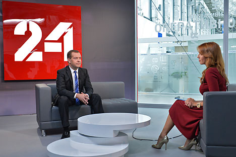 Perdana Menteri Rusia Dmitry Medvedev saat diwawancarai oleh saluran TV Rossiya-24 di Expo Center, Olympic Park Sochi, 20 September 2014. Foto: Alexander Astafyev/RIA Novosti