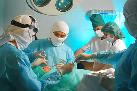 Kementerian Kesehatan telah menyiapkan Konstitusi Transplantasi yang akan mengatur proses mendonorkan organ tubuh manusia untuk operasi transplantasi. Foto: Shutterstock/Legion Media